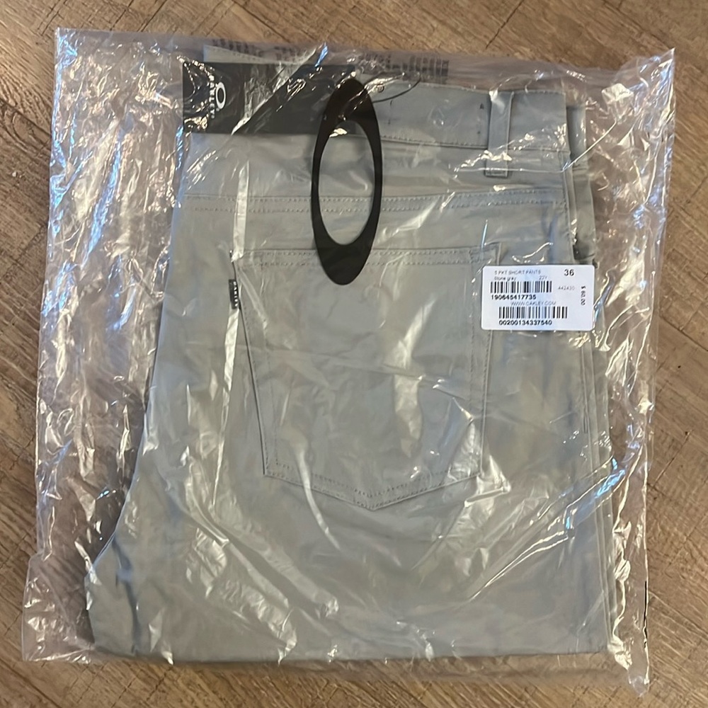 Oakley 5 Pkt shorts size 36